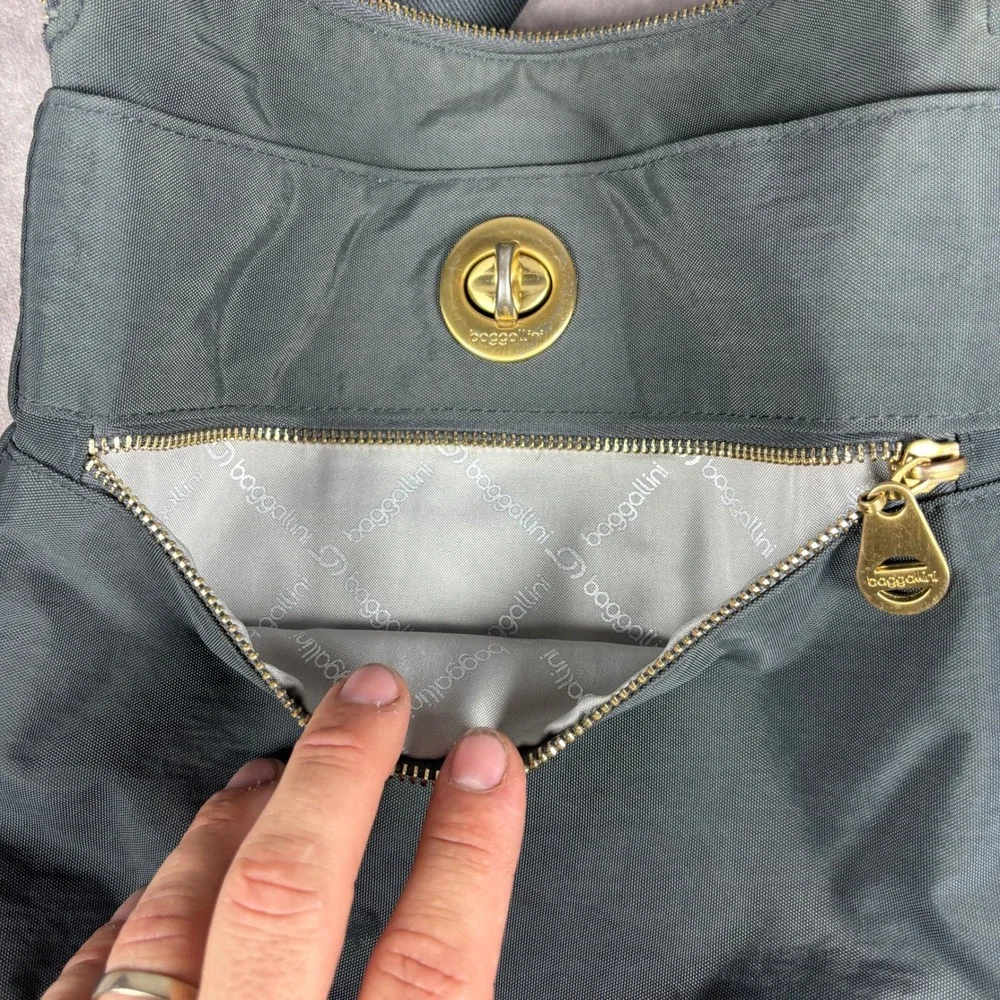 Baggallini Crossbody Bag Womens Medium Gray Nylon Everyday Travel Gold Hardware